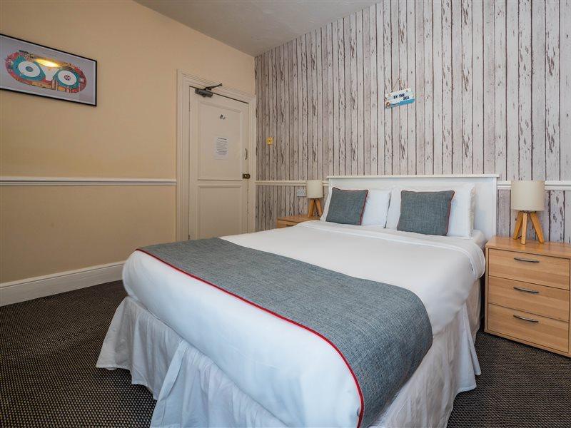 Oyo Pier Hotel Rhyl Exterior foto